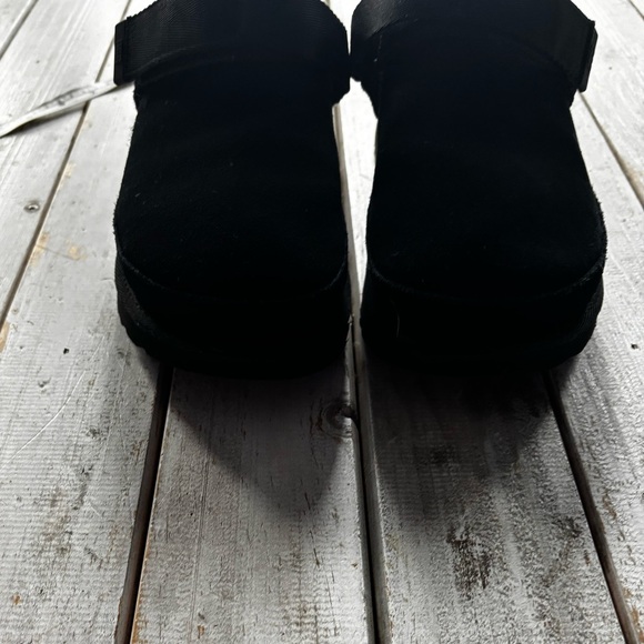 Ugg | Goldenstar | suede | black | strap | platform | cushy | clog | 8 - Picture 9 of 15